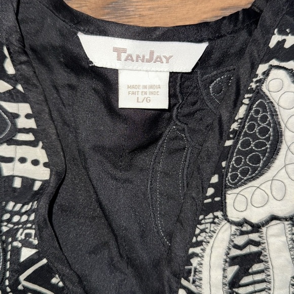 TANJAY Black and Cream Patterned Women's Cardigan - Picture 5 of 8